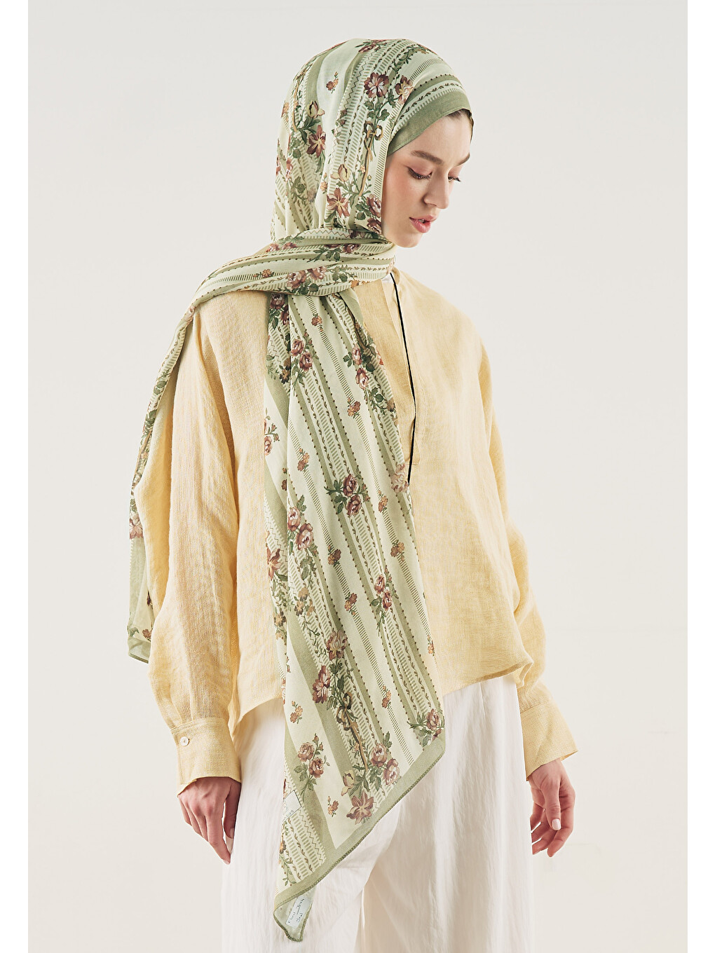 Yeşil Floral Touch Desen Soft Viskon Şal-1