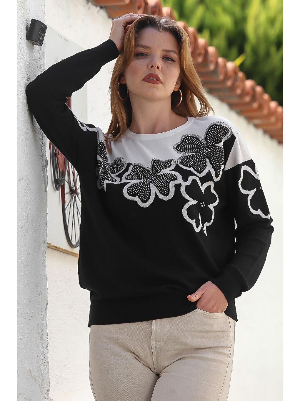 Siyah-Ekru Yuvarlak Yaka Uzun Kol Çiçekli Troklu Casual Triko Kazak 65 60-1