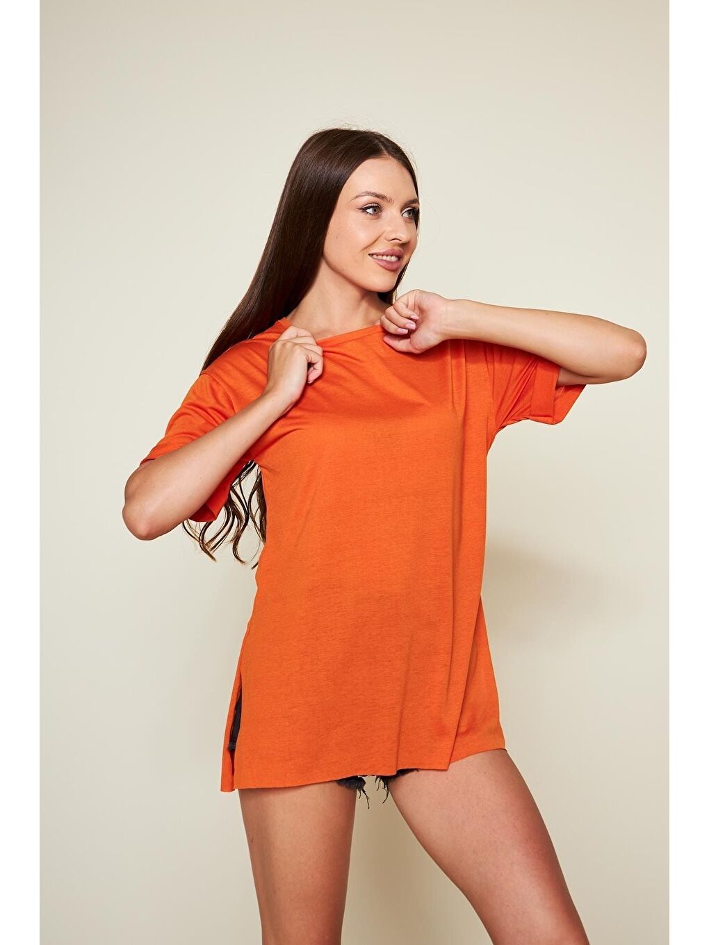 Turuncu Kadın Kol Katlı Yırtmaçlı Salaş Oversize Tshirt-3