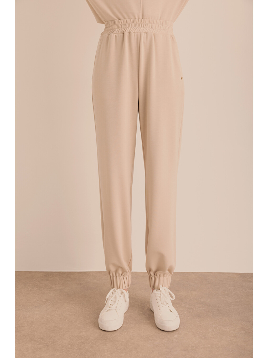 Bej Logo Detaylı Jogger Eşofman Altı-1