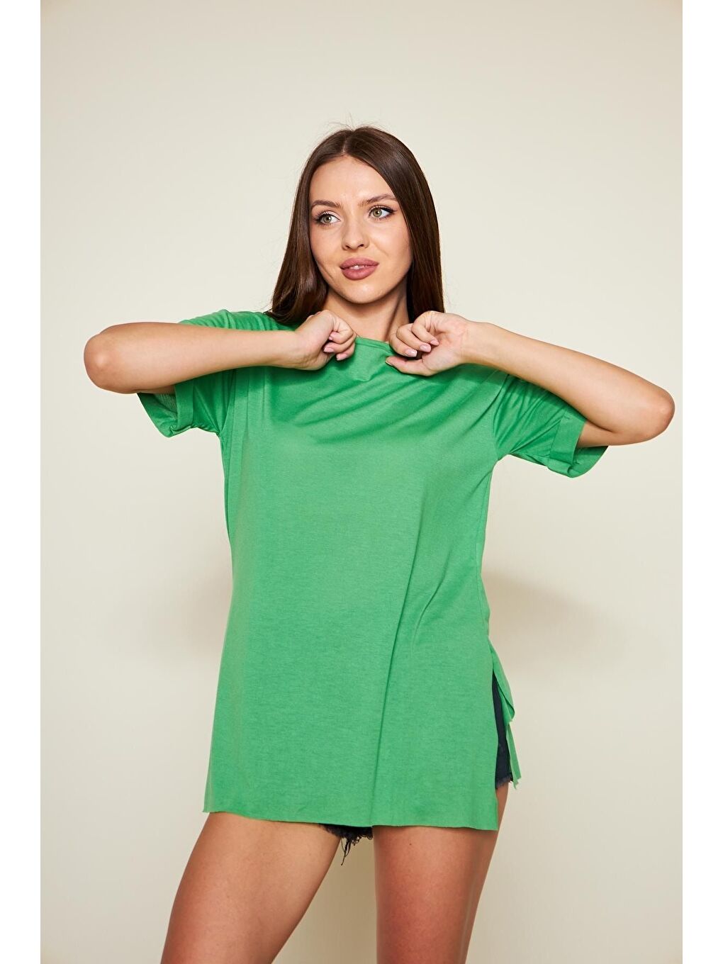 Yeşil Kadın Kol Katlı Yırtmaçlı Salaş Oversize Tshirt-1