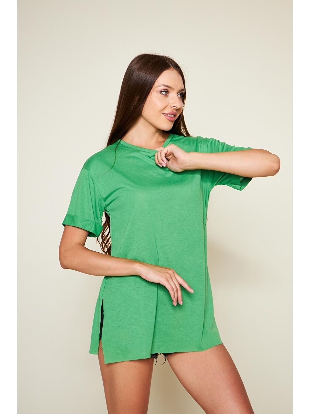Yeşil Kadın Kol Katlı Yırtmaçlı Salaş Oversize Tshirt-3