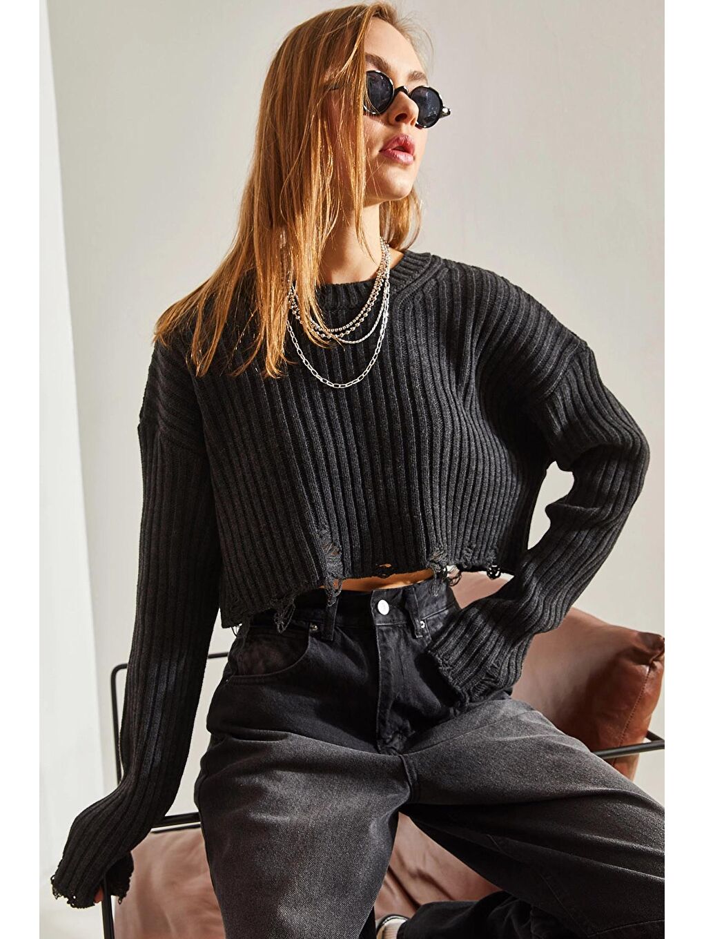 Antrasit Kadın Bisiklet Yaka Yırtık Detaylı Crop Triko Kazak