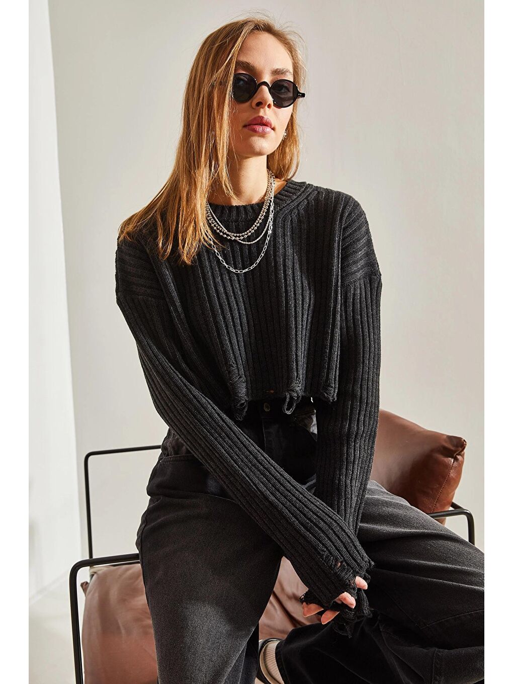 Antrasit Kadın Bisiklet Yaka Yırtık Detaylı Crop Triko Kazak-1