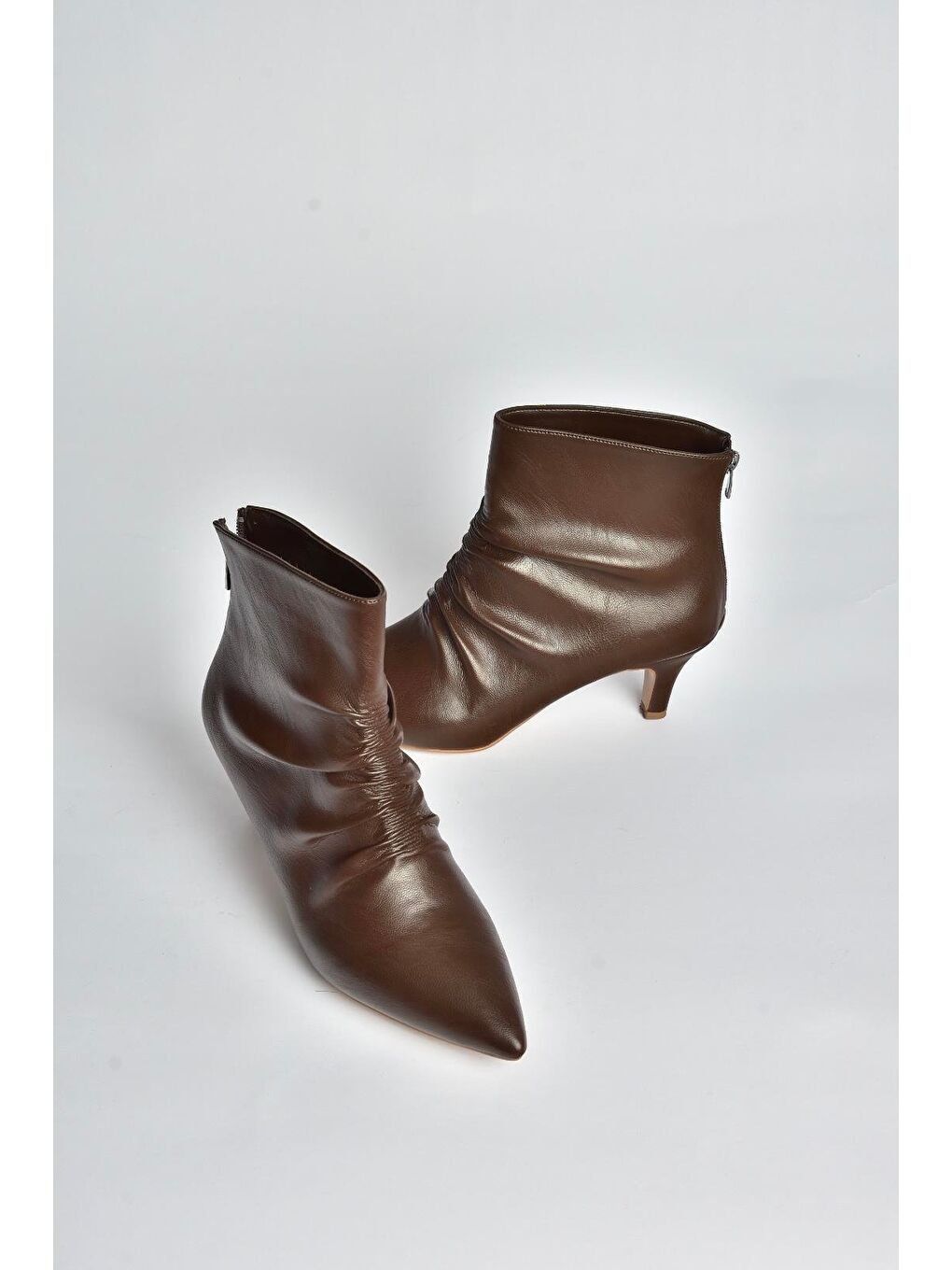 Kahverengi Kadın Bot V572124409-2