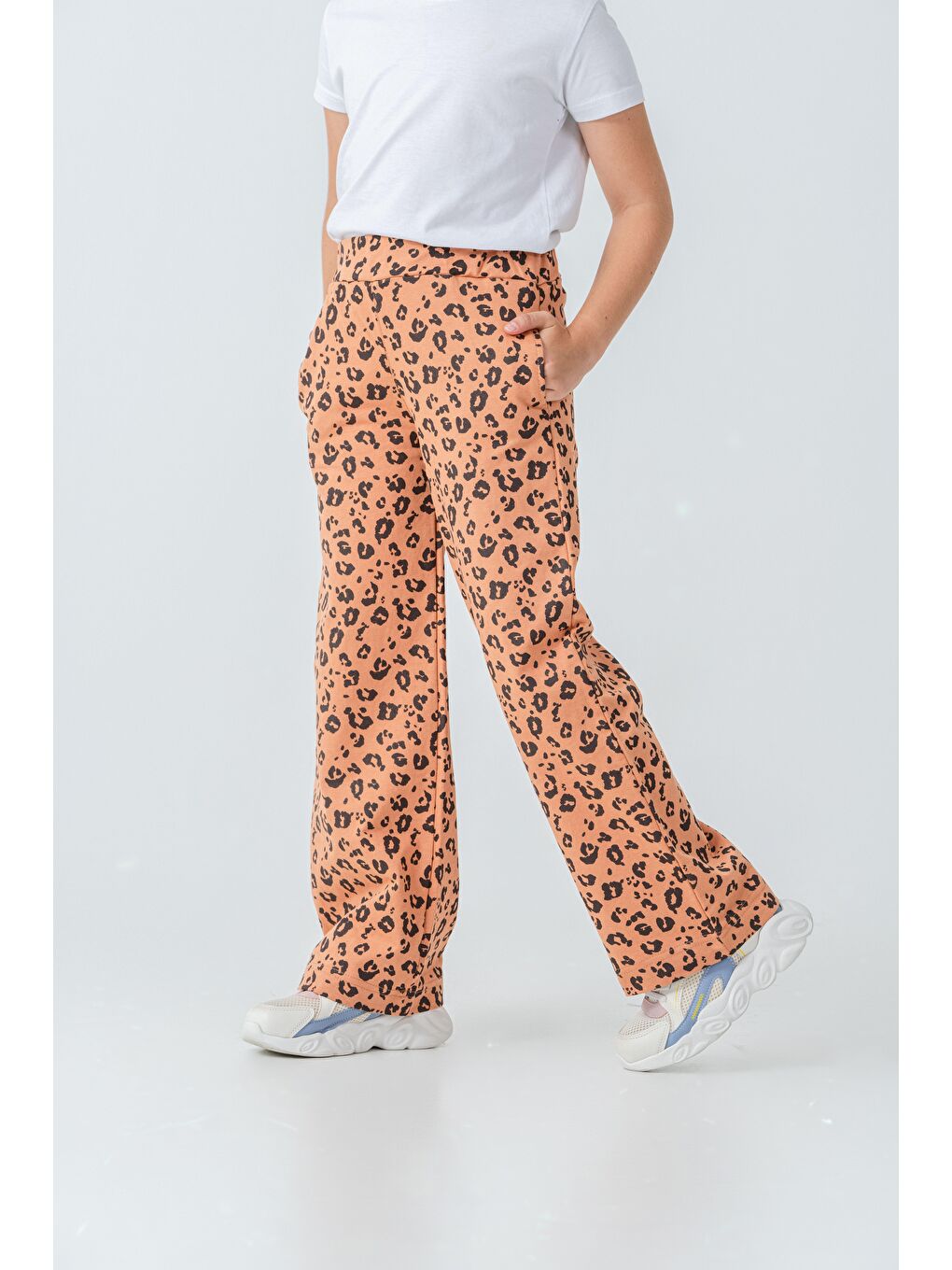 Kahverengi Tüm Alan Baskılı Kız Çocuk Eşofman Altı-2