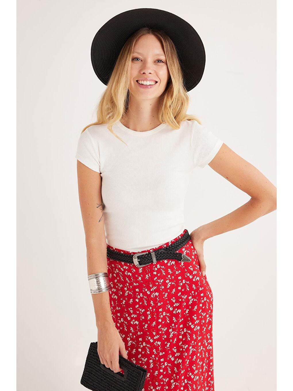 Kadın Slim Fit Dar Kesim Bisiklet Yaka Modal Kumaş Ekru Bluz-4