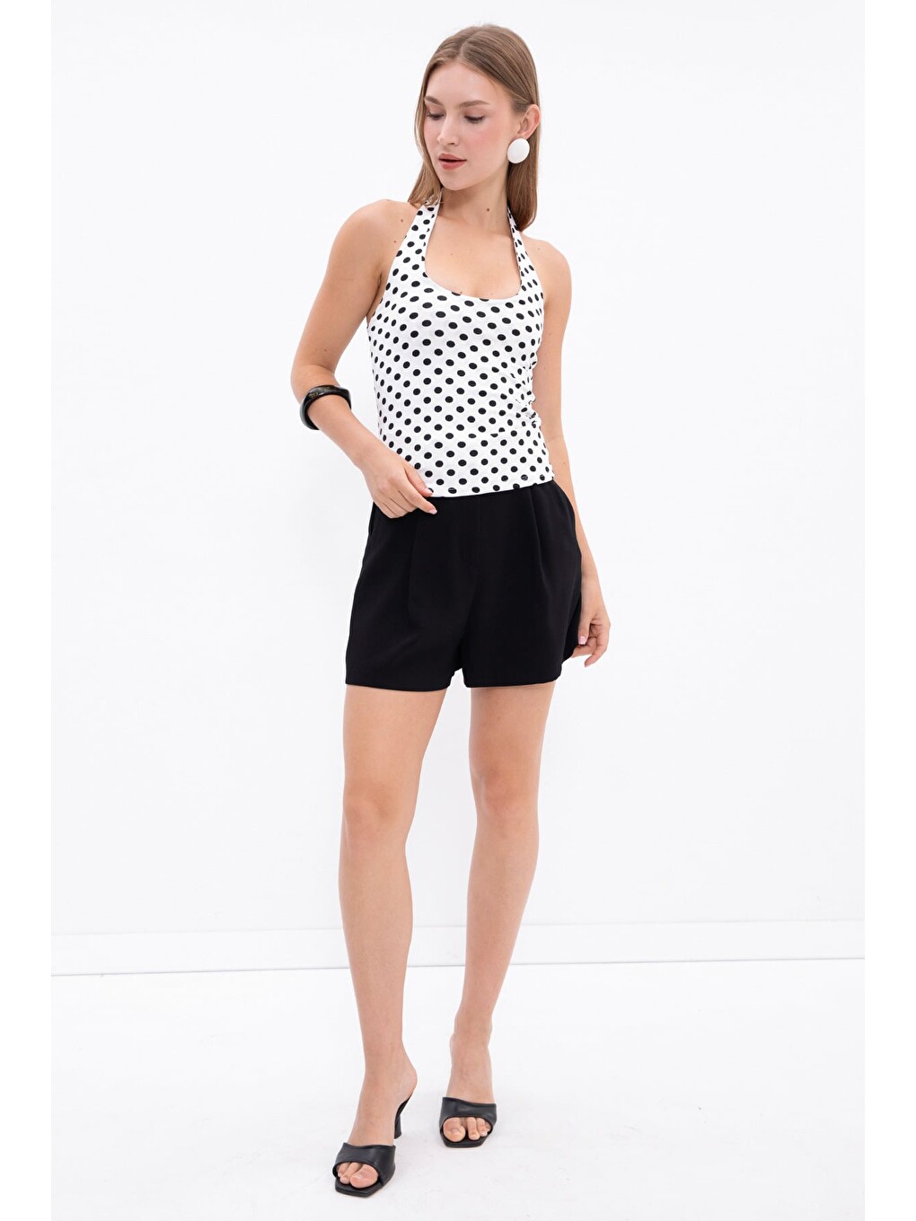 Ekru Boyundan Geçirmeli Puantiyeli Slim Fit Bluz-2