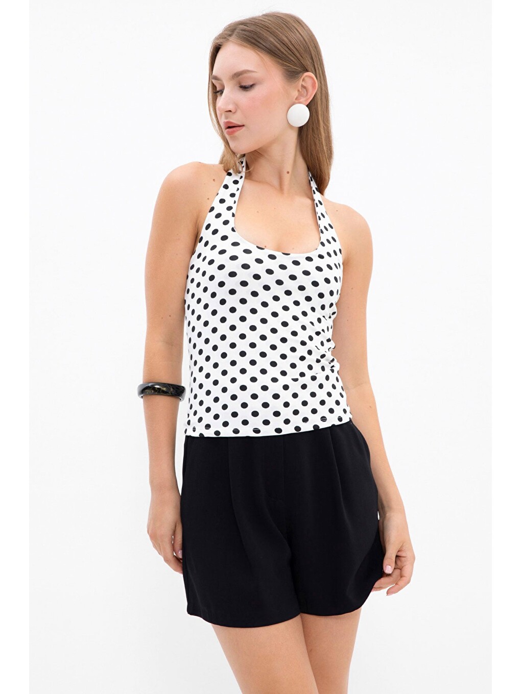 Ekru Boyundan Geçirmeli Puantiyeli Slim Fit Bluz-3