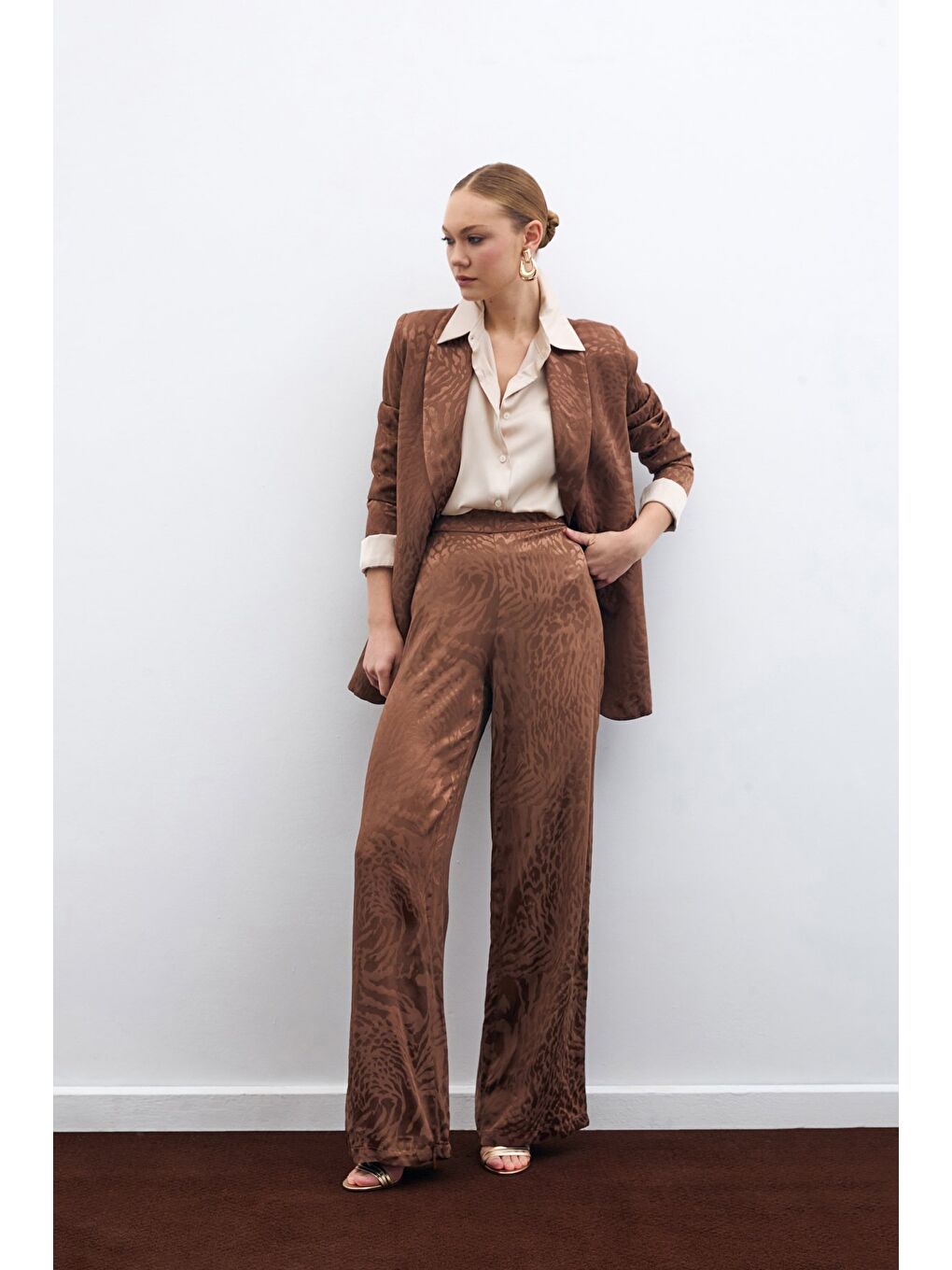 Kahverengi Desenli Saten Pantolon - Kahve-4