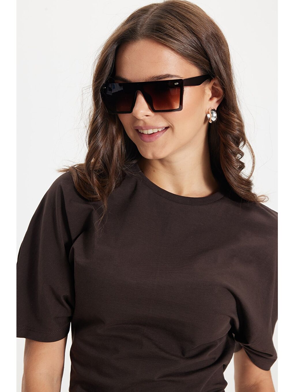 Kadın Oversize Geniş Kesim %100 Pamuk Bisiklet Yaka Yarasa Kol Kahverengi Tişört-2