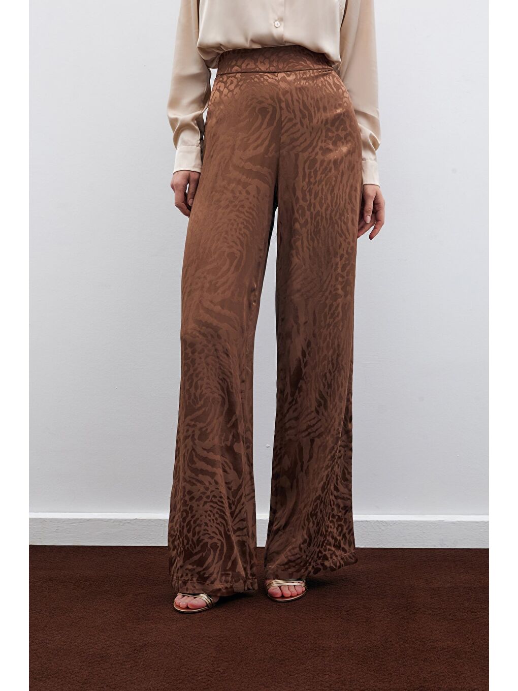 Kahverengi Desenli Saten Pantolon - Kahve-5