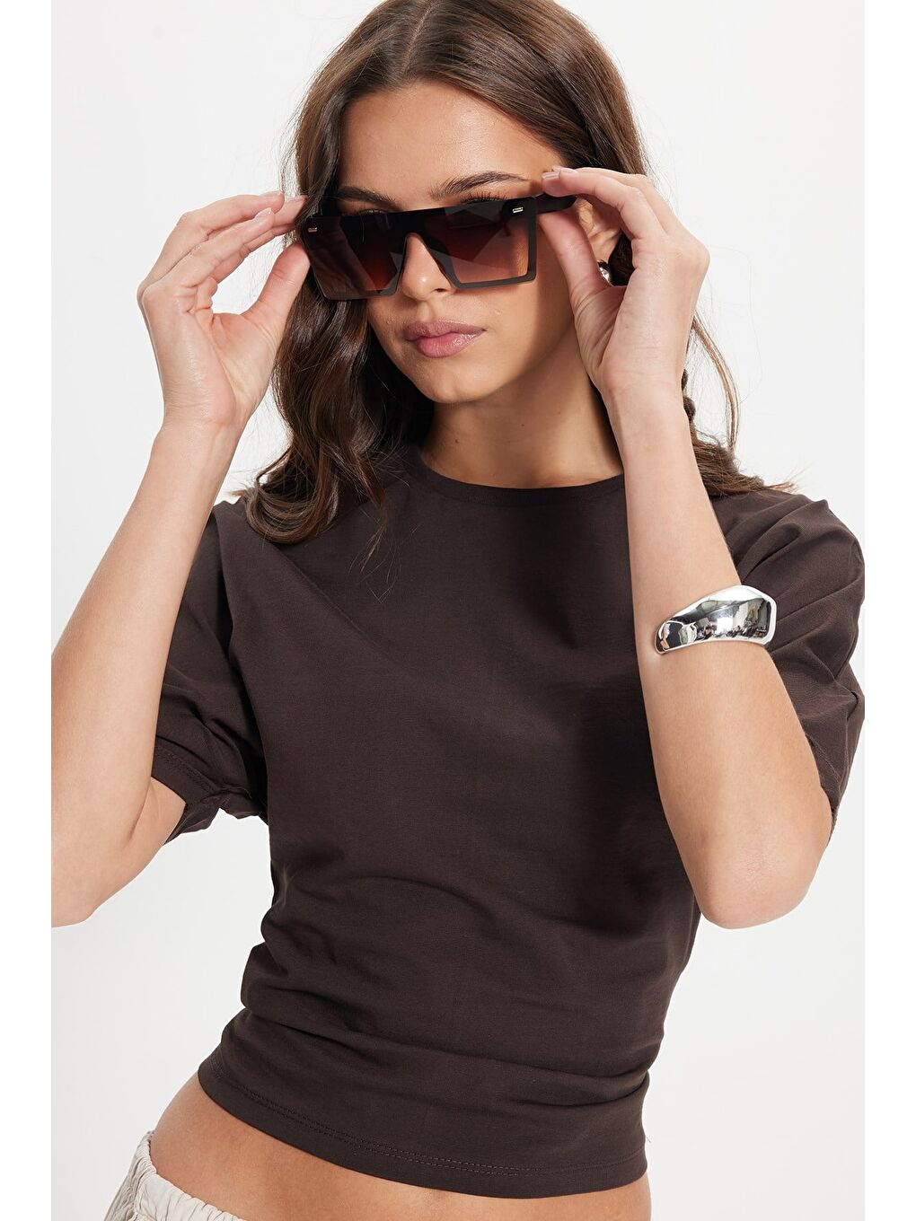 Kadın Oversize Geniş Kesim %100 Pamuk Bisiklet Yaka Yarasa Kol Kahverengi Tişört-3