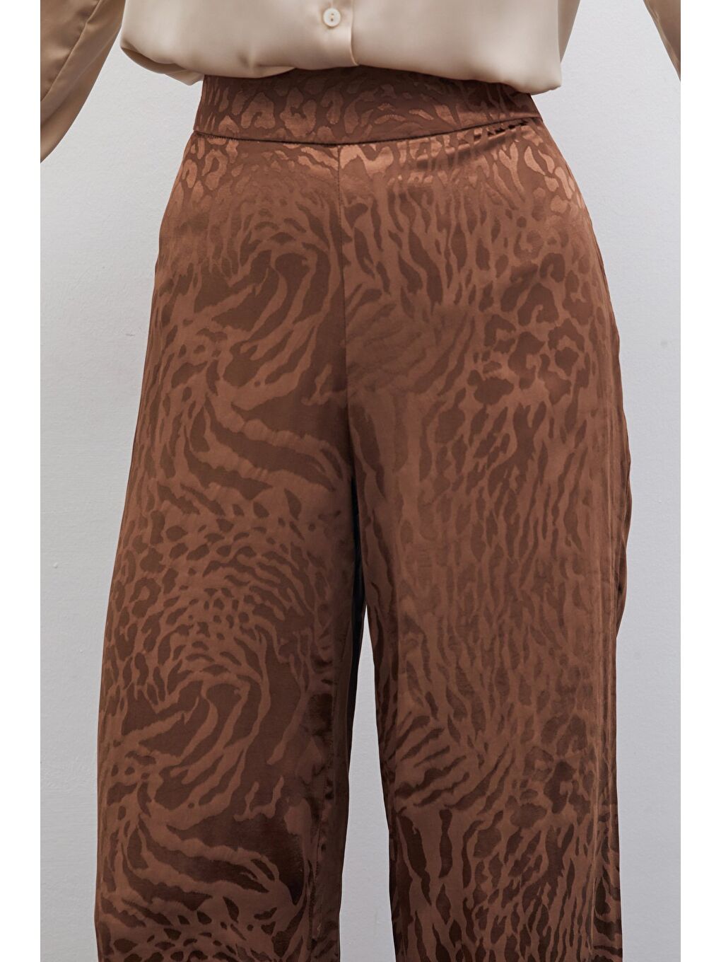 Kahverengi Desenli Saten Pantolon - Kahve-6