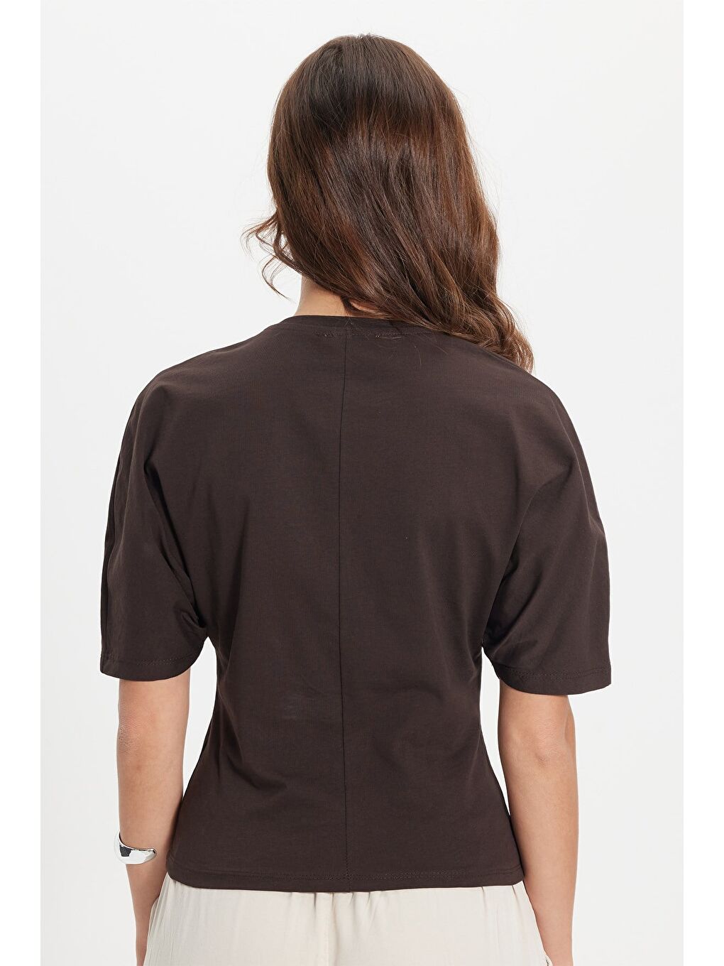 Kadın Oversize Geniş Kesim %100 Pamuk Bisiklet Yaka Yarasa Kol Kahverengi Tişört-6