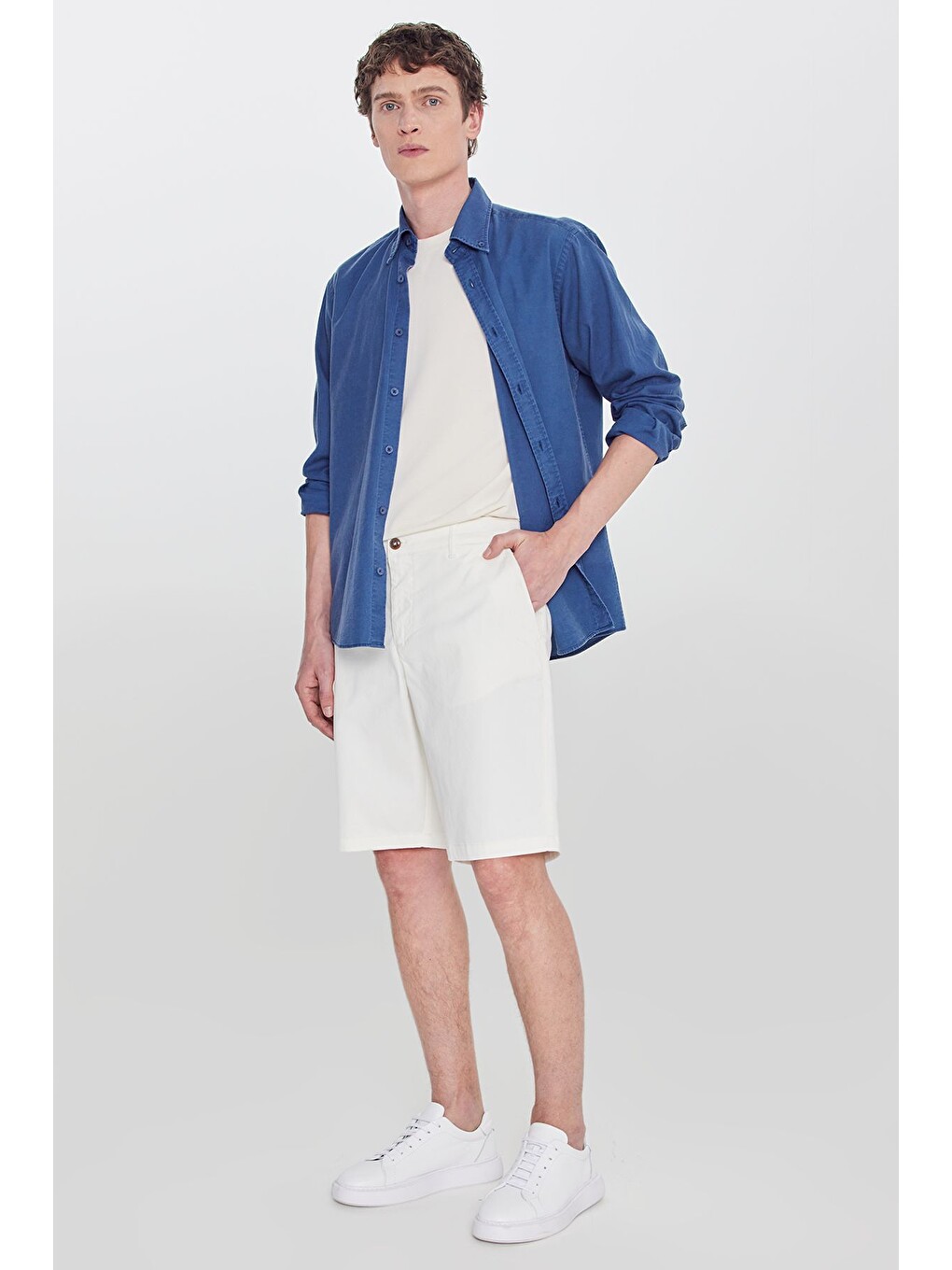 Erkek Beyaz Pamuklu Slim Fit Dar Kesim Yan Cepli Esnek Şort