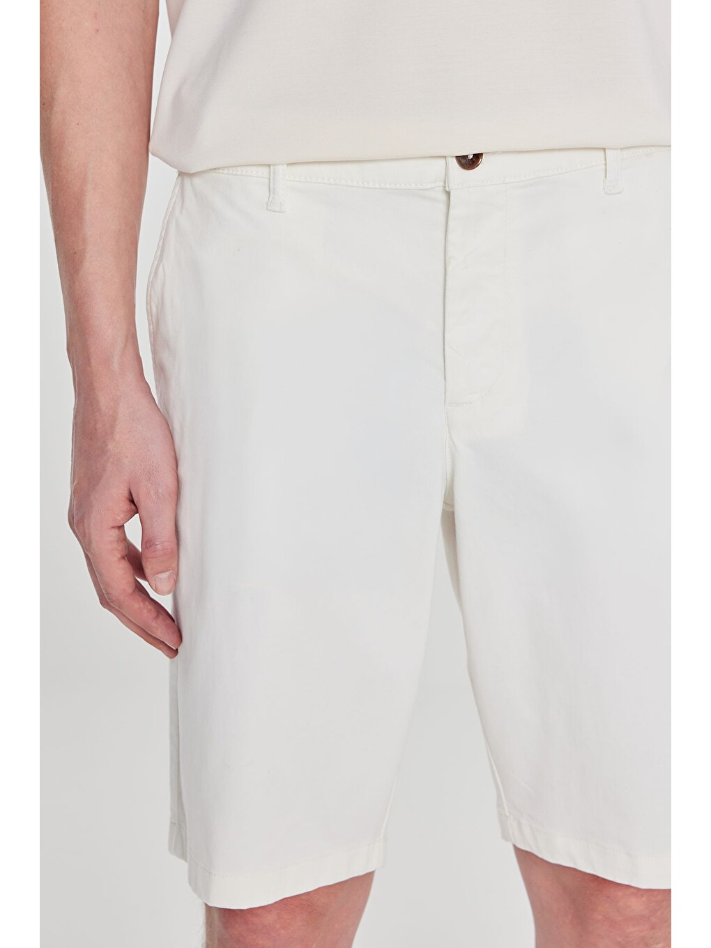 Erkek Beyaz Pamuklu Slim Fit Dar Kesim Yan Cepli Esnek Şort-3