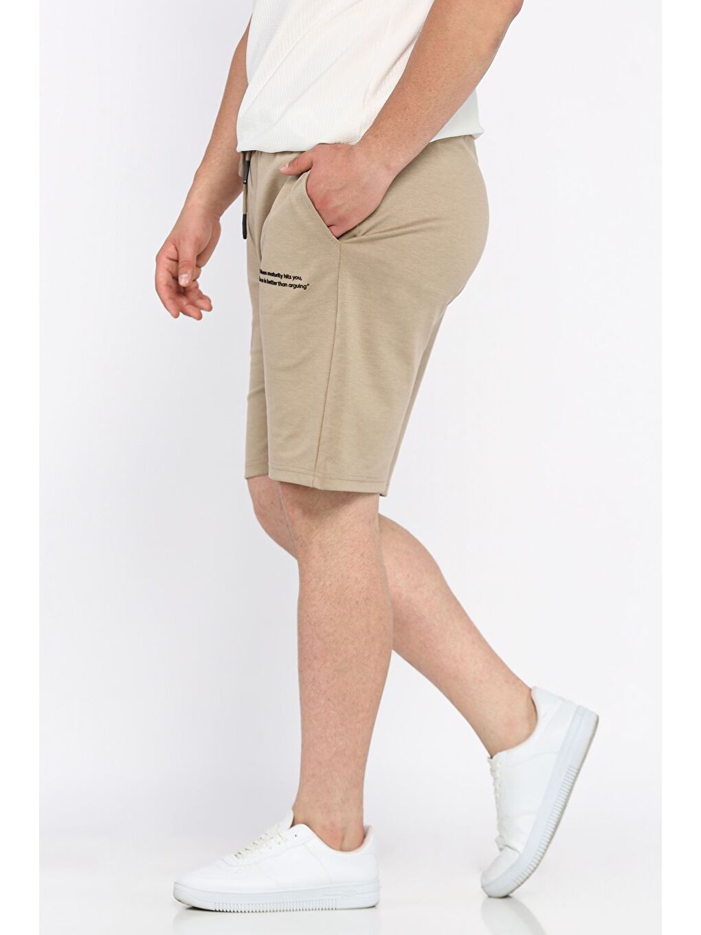 Bej Yazı Baskılı Erkek Şort-1