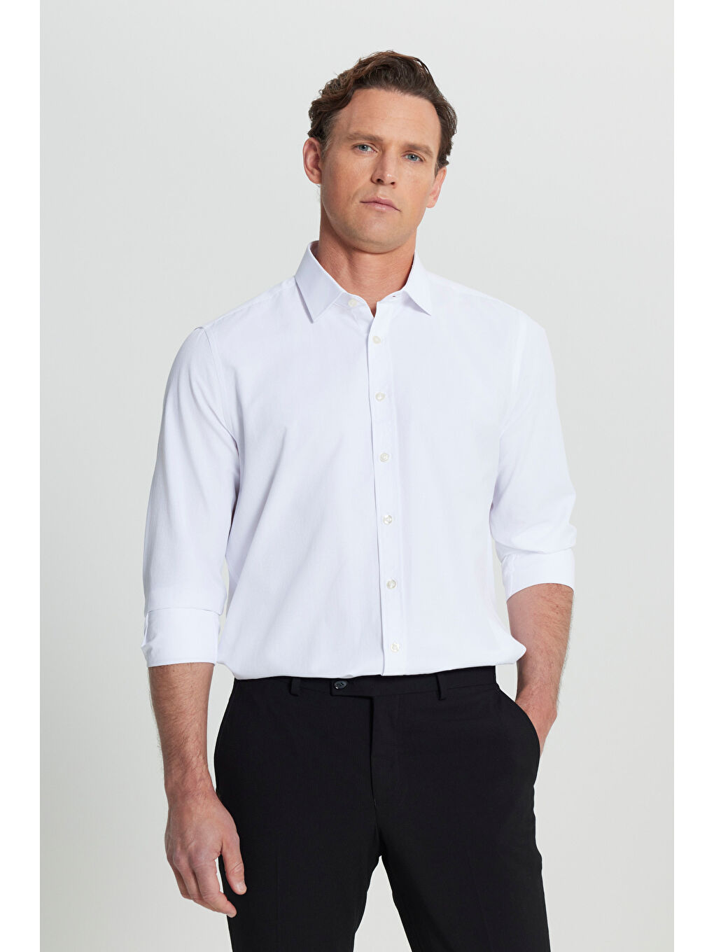 Erkek Beyaz Pamuklu Dar Kesim Klasik Yaka Armürlü Gömlek