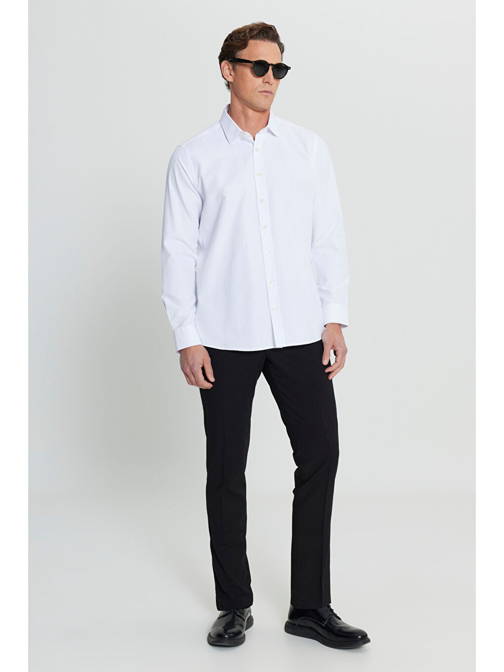 Erkek Beyaz Pamuklu Dar Kesim Klasik Yaka Armürlü Gömlek-1