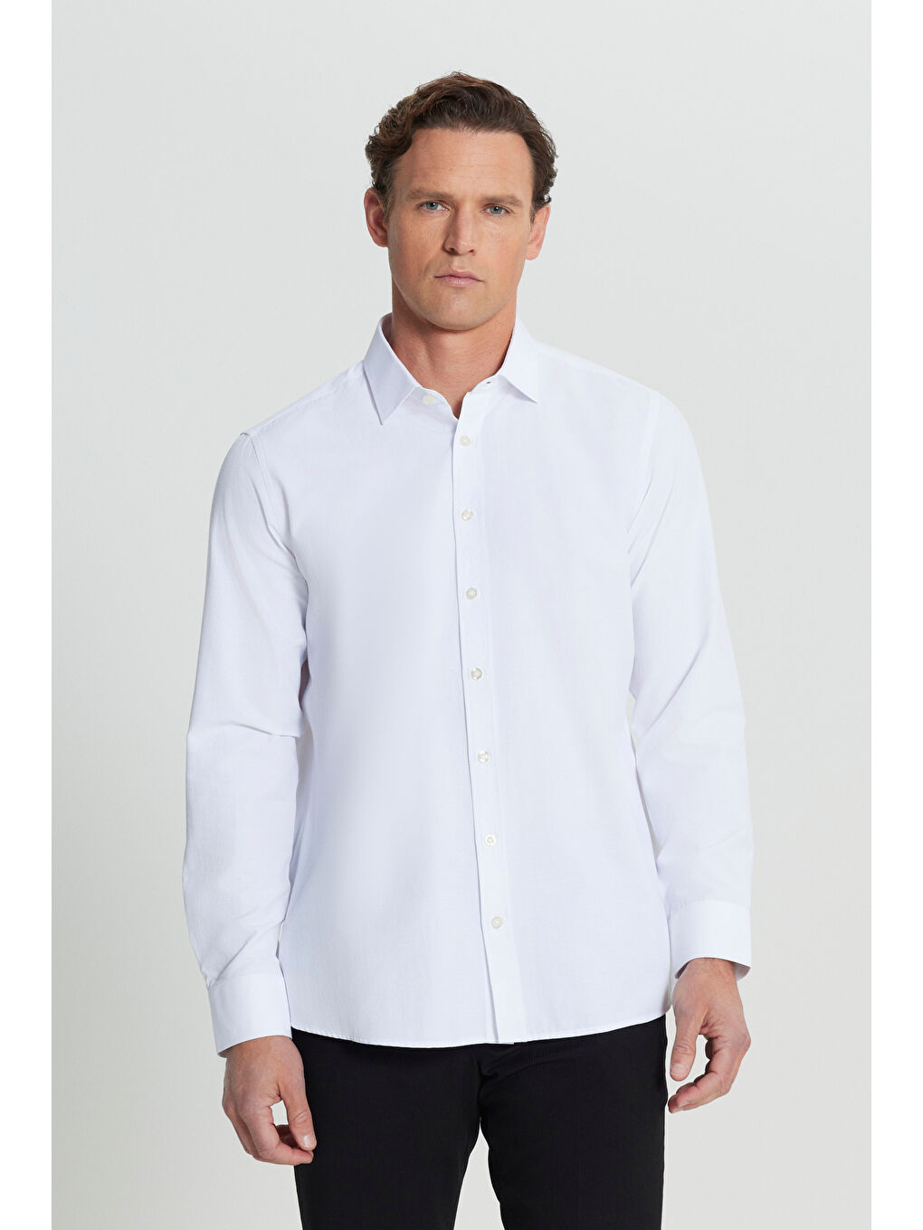 Erkek Beyaz Pamuklu Dar Kesim Klasik Yaka Armürlü Gömlek-2