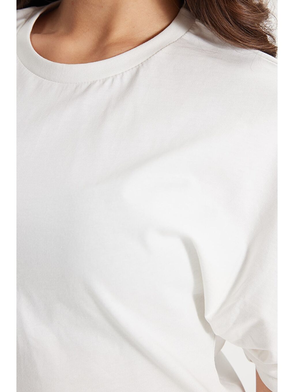 Kadın Oversize Geniş Kesim %100 Pamuk Bisiklet Yaka Yarasa Kol Ekru Tişört-5