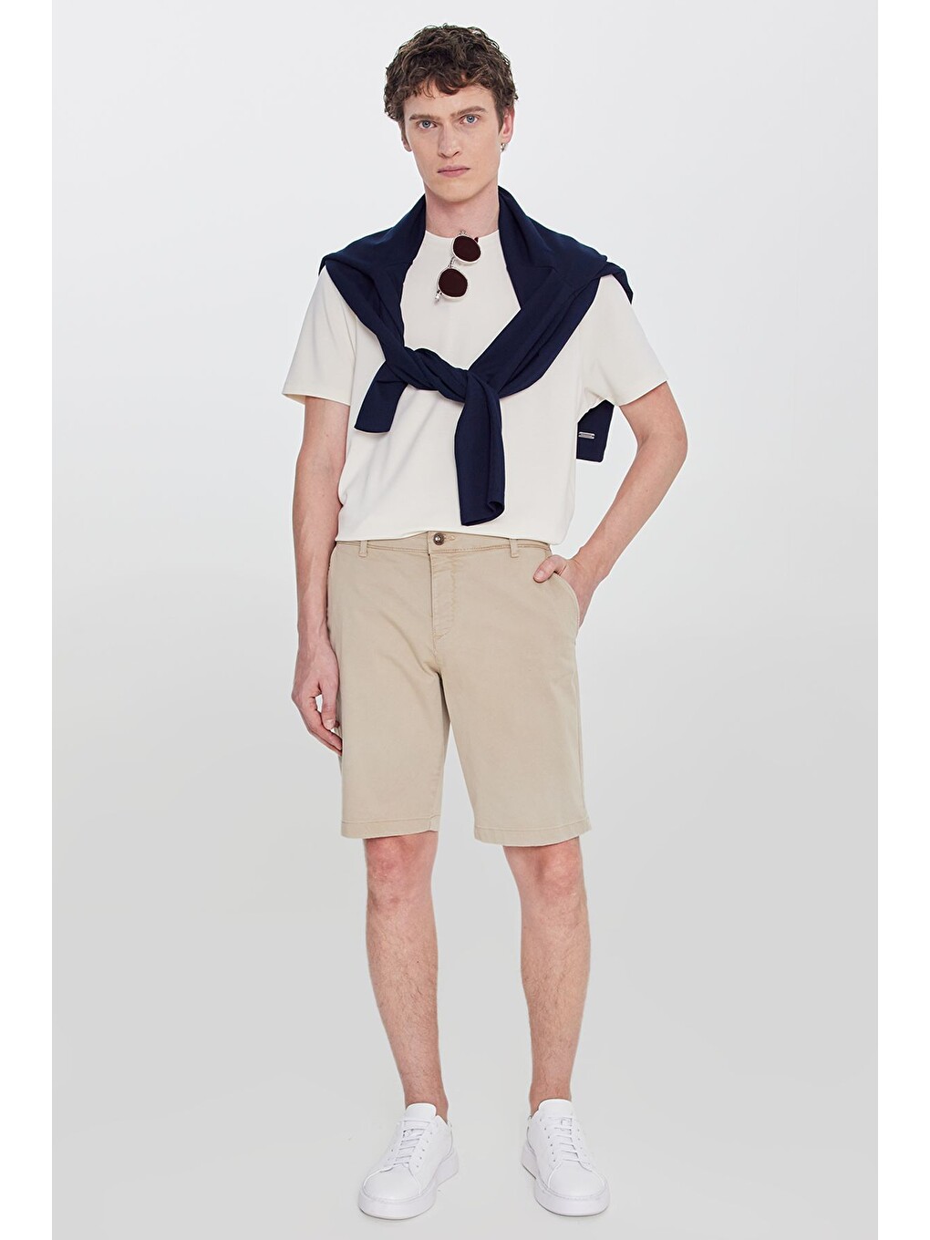 Erkek Bej Pamuklu Slim Fit Dar Kesim Yan Cepli Esnek Şort