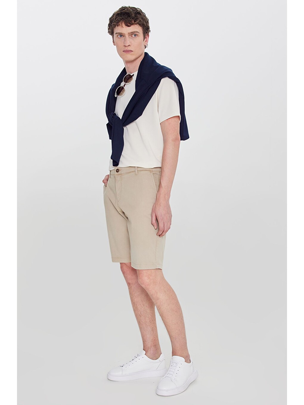 Erkek Bej Pamuklu Slim Fit Dar Kesim Yan Cepli Esnek Şort-2