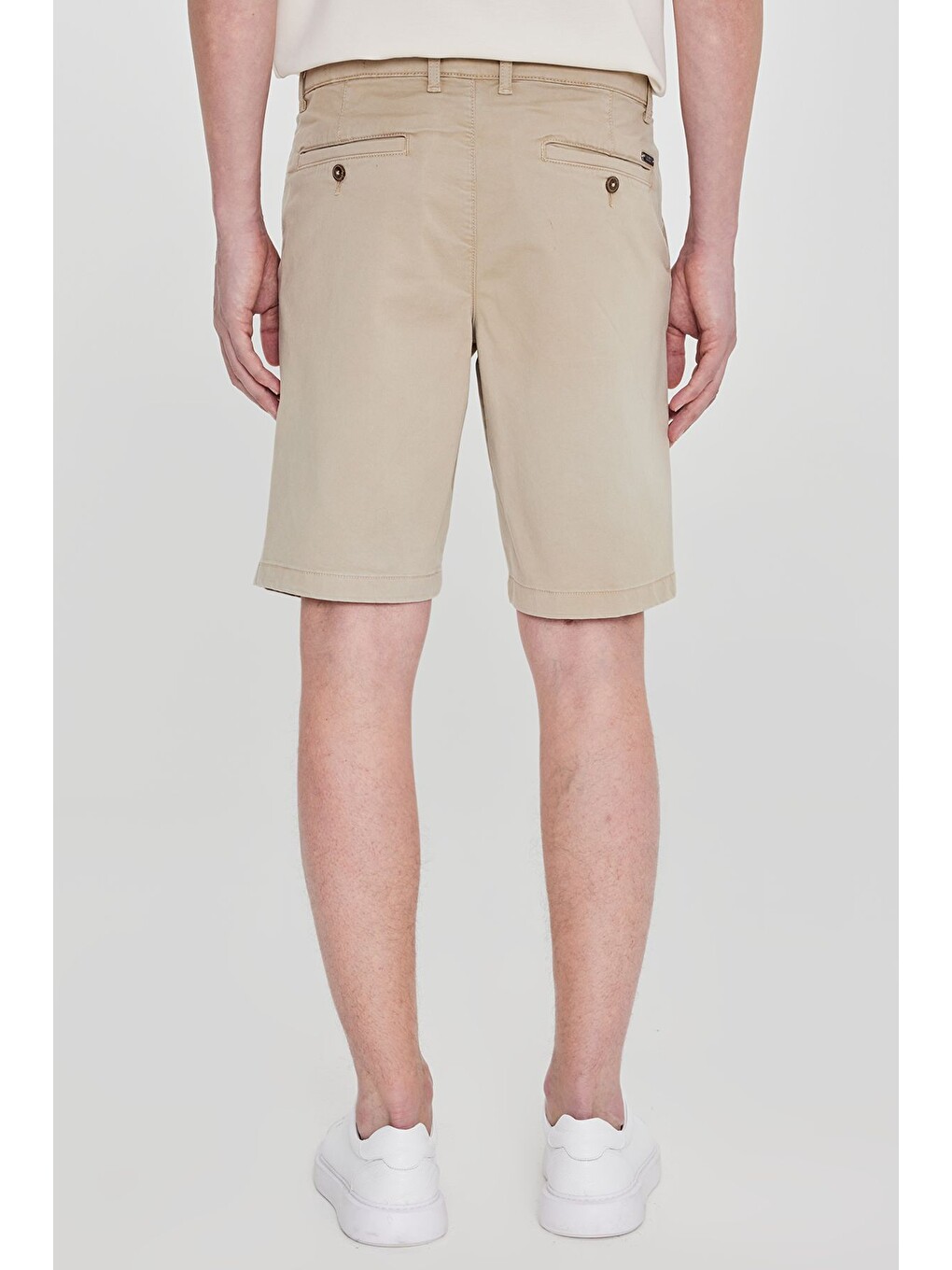 Erkek Bej Pamuklu Slim Fit Dar Kesim Yan Cepli Esnek Şort-4