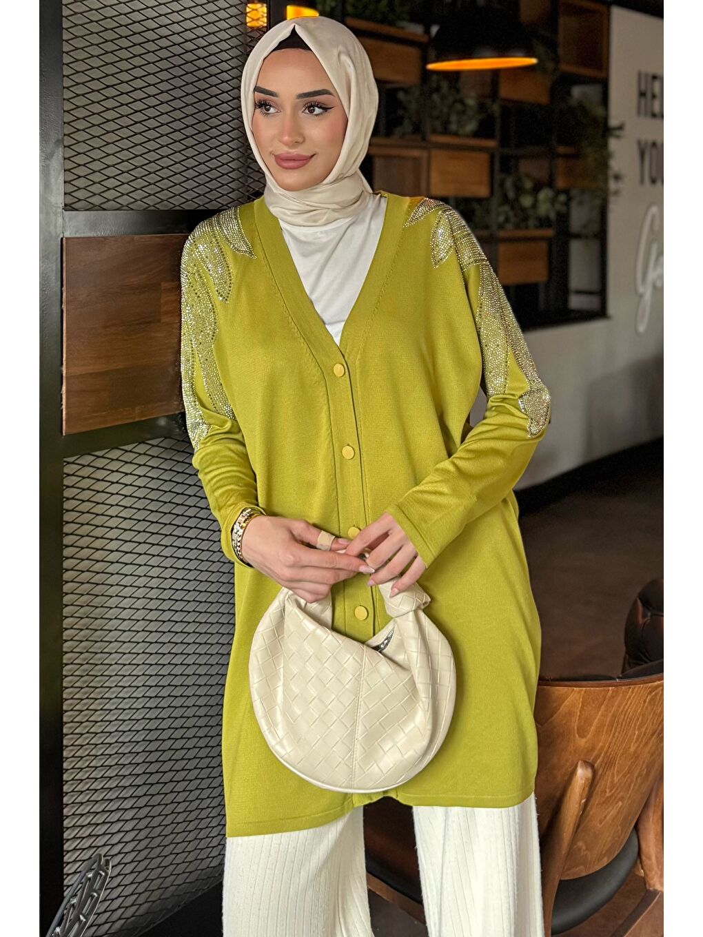 Yeşil Omuz Taşlı Tesettür Triko Hırka-1
