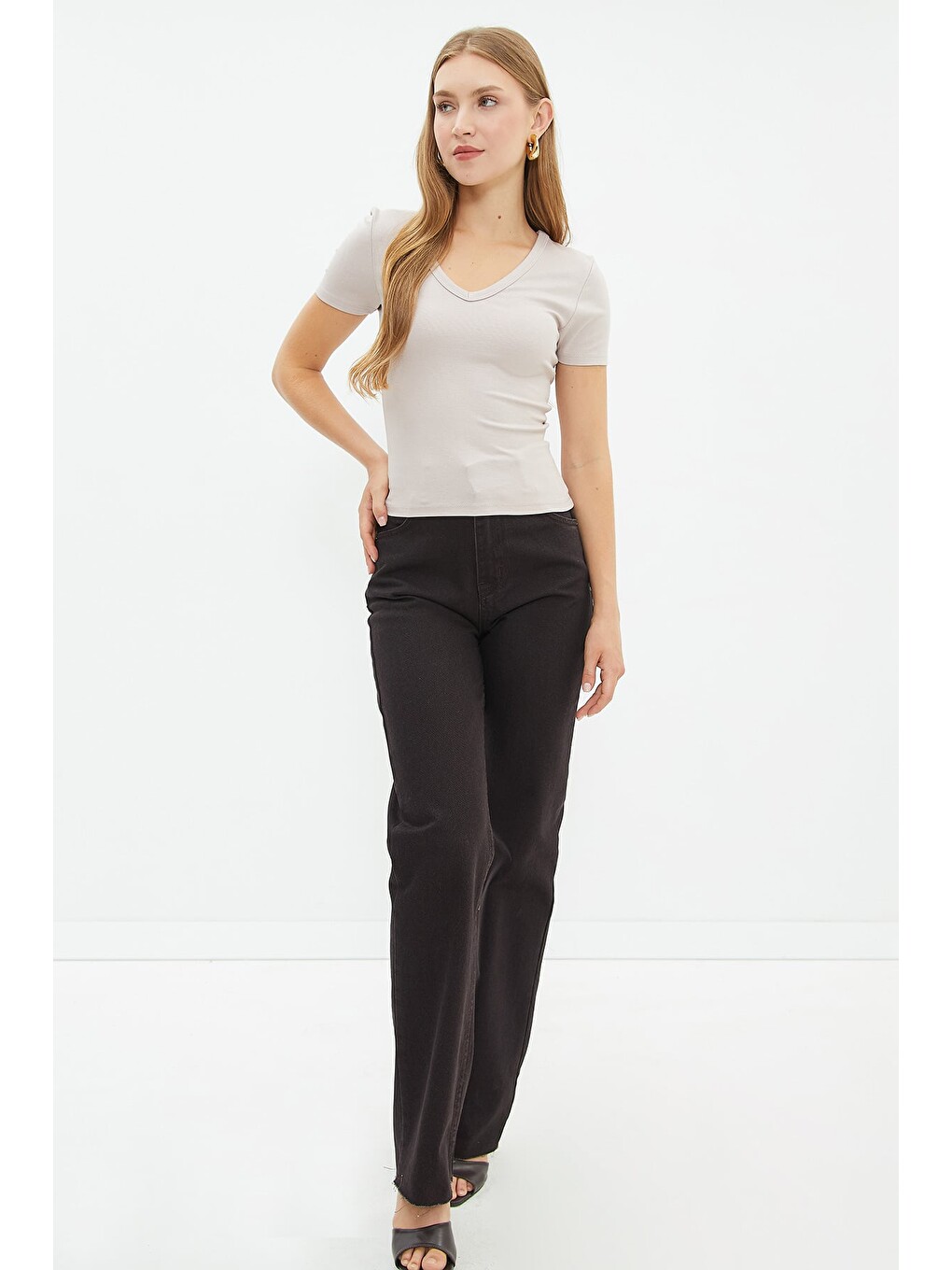 Bej Basic V Yaka Slim Fit Tişört-2