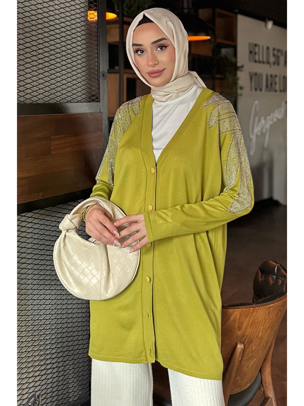 Yeşil Omuz Taşlı Tesettür Triko Hırka-3
