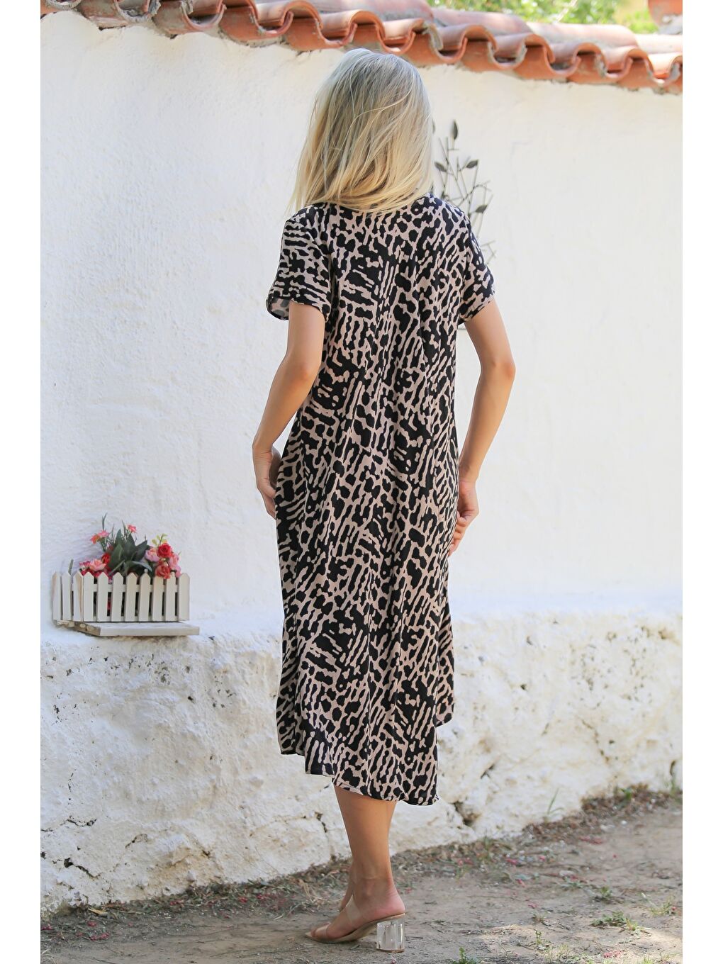 Siyah-Bej V Yaka Kısa Kol Allover Baskılı Dokuma Casual Elbise-7