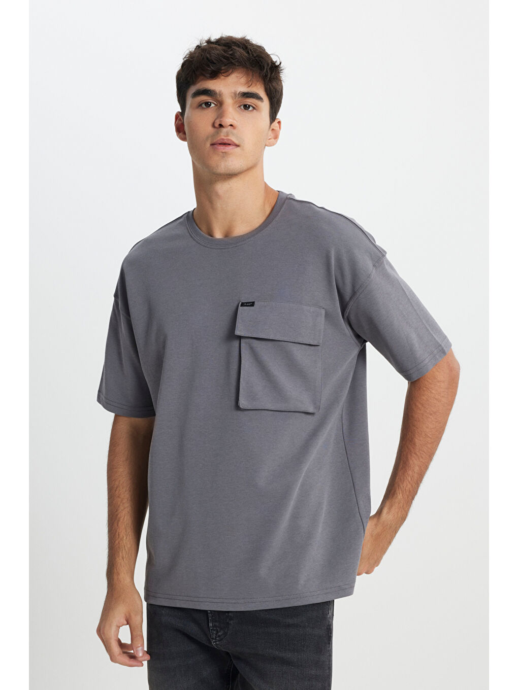 Antrasit Loose Fit Rahat Kesim Bisiklet Yaka Siyah Tişört