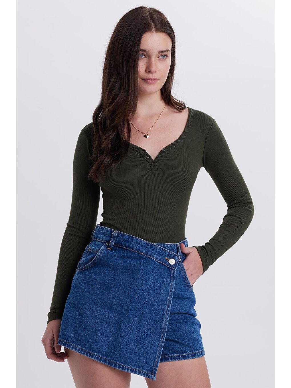 Kadın Slim Fit Dar Kesim Pamuklu V Yaka Haki Bluz-1