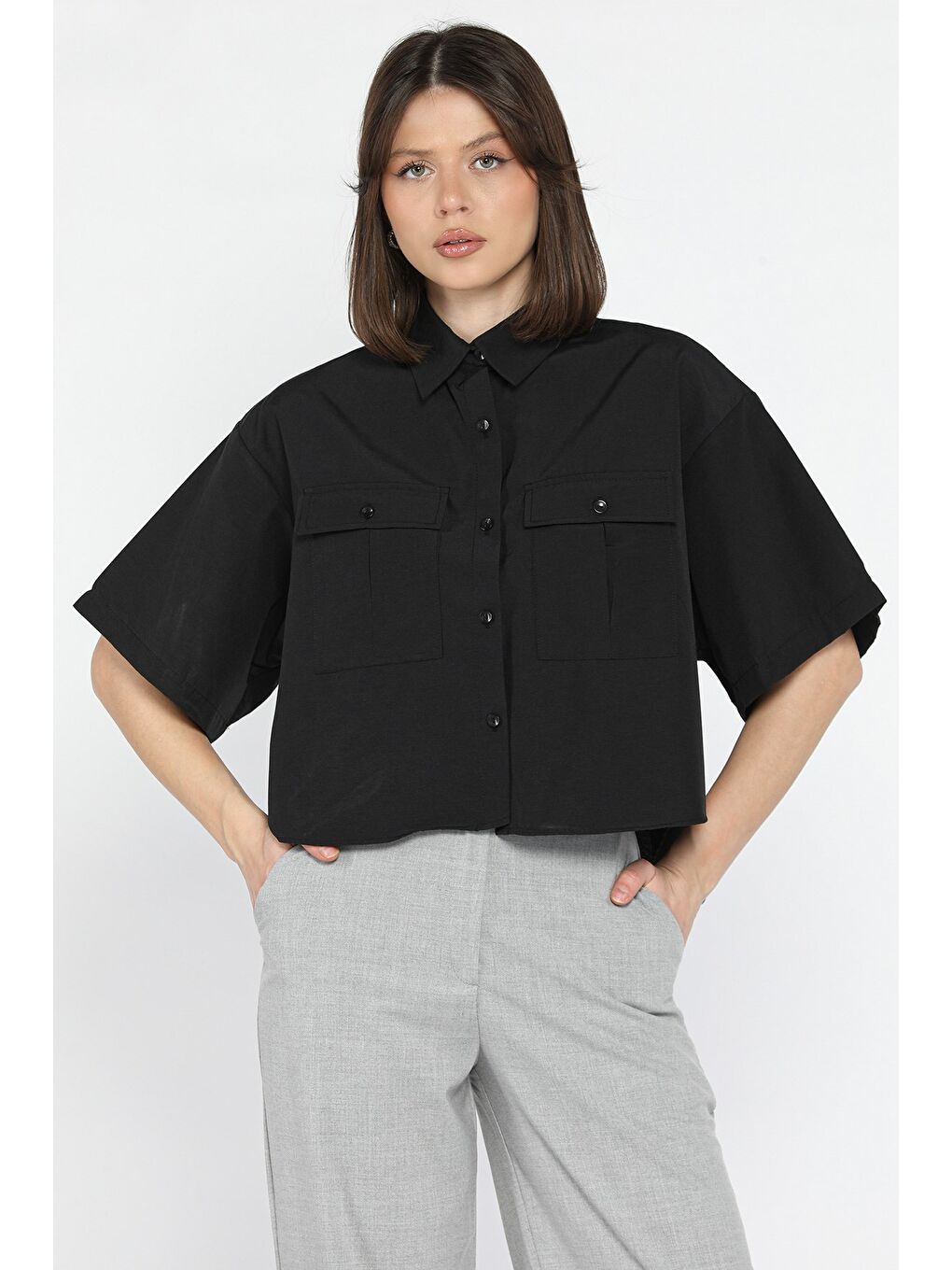 Siyah Kadın Çift Cepli Kısa Kol Gömlek