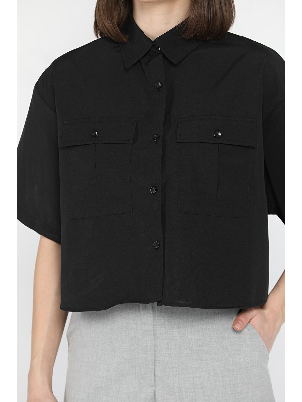 Siyah Kadın Çift Cepli Kısa Kol Gömlek-3