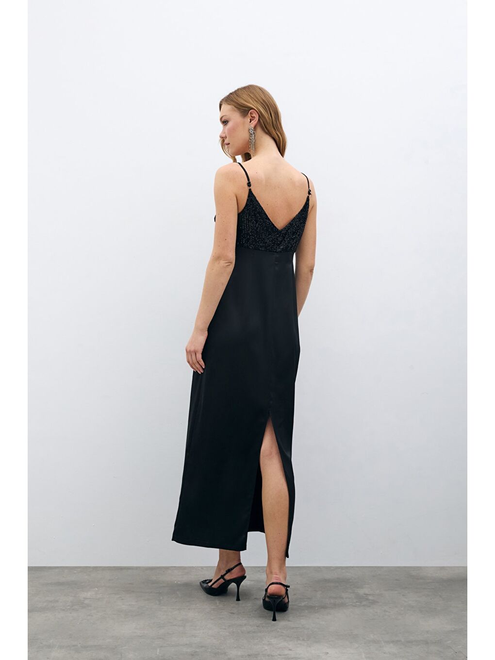 Payet Detaylı Saten Elbise - Siyah-7