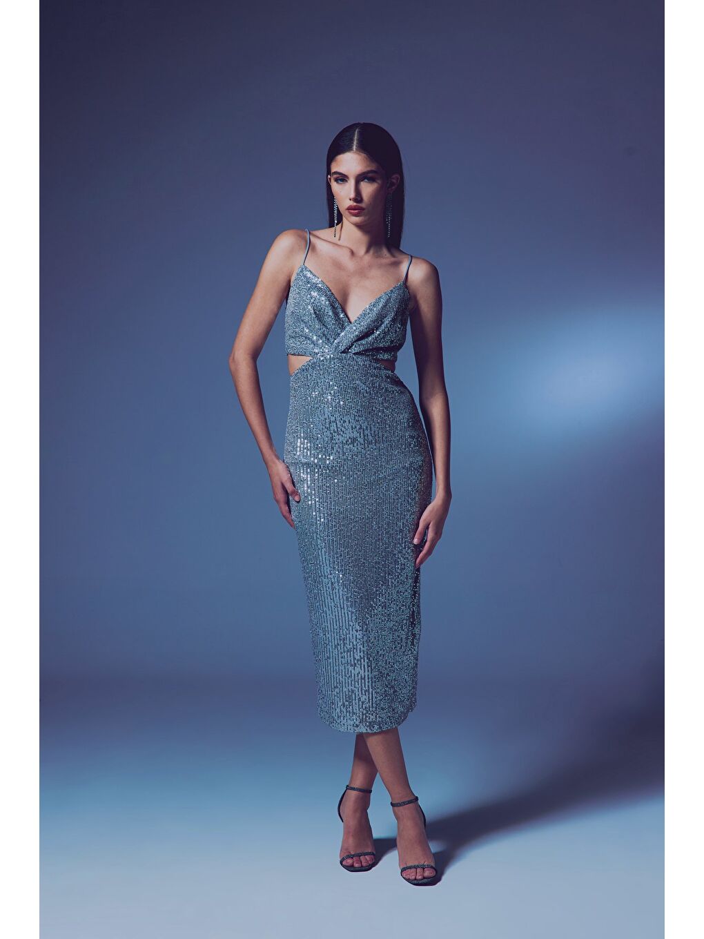 Gri Dekolteli Payet Elbise - Gümüş-1