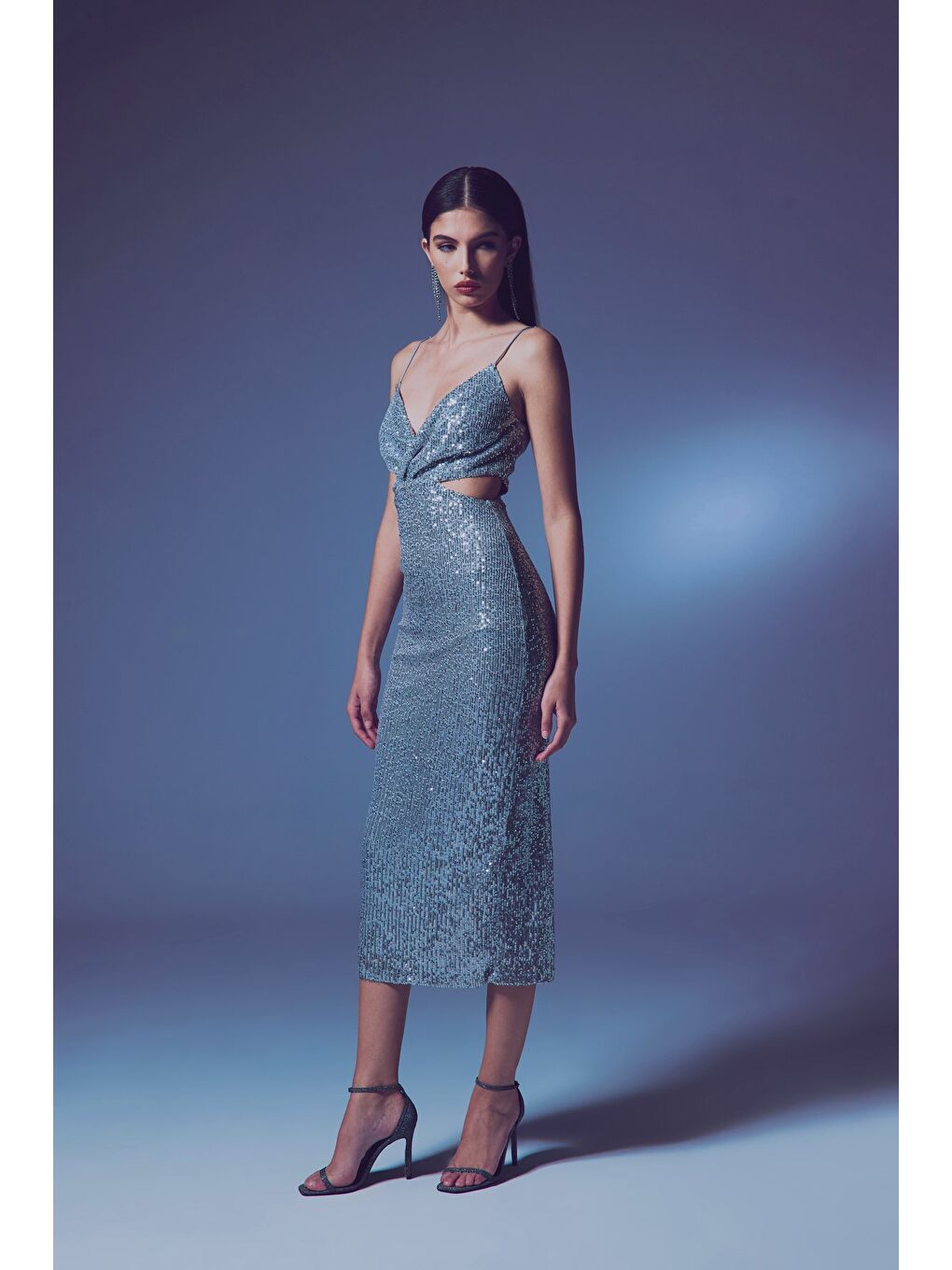 Gri Dekolteli Payet Elbise - Gümüş-3