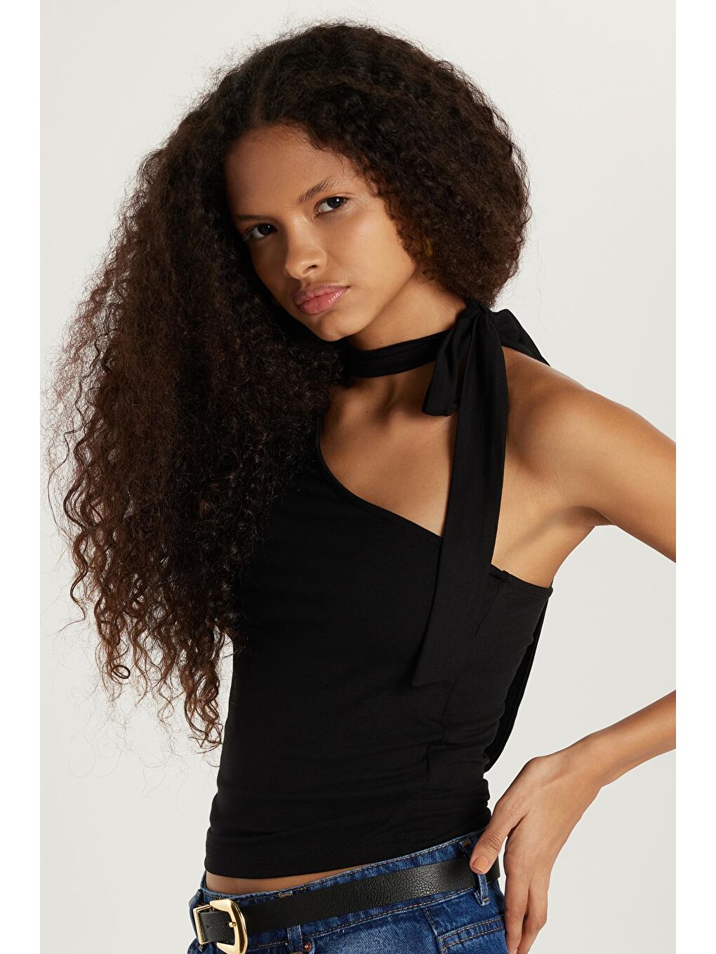 Kadın Standart Fit Fitilli Tek Kol Asimetrik Yaka Siyah Bluz-1