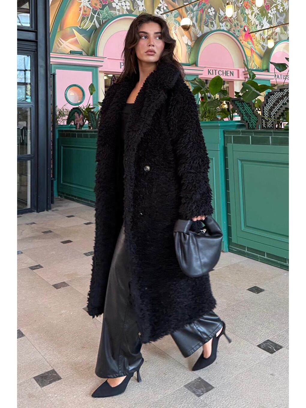 Siyah Pelüş Düğmeli Kadın Kaban Mg2516-3