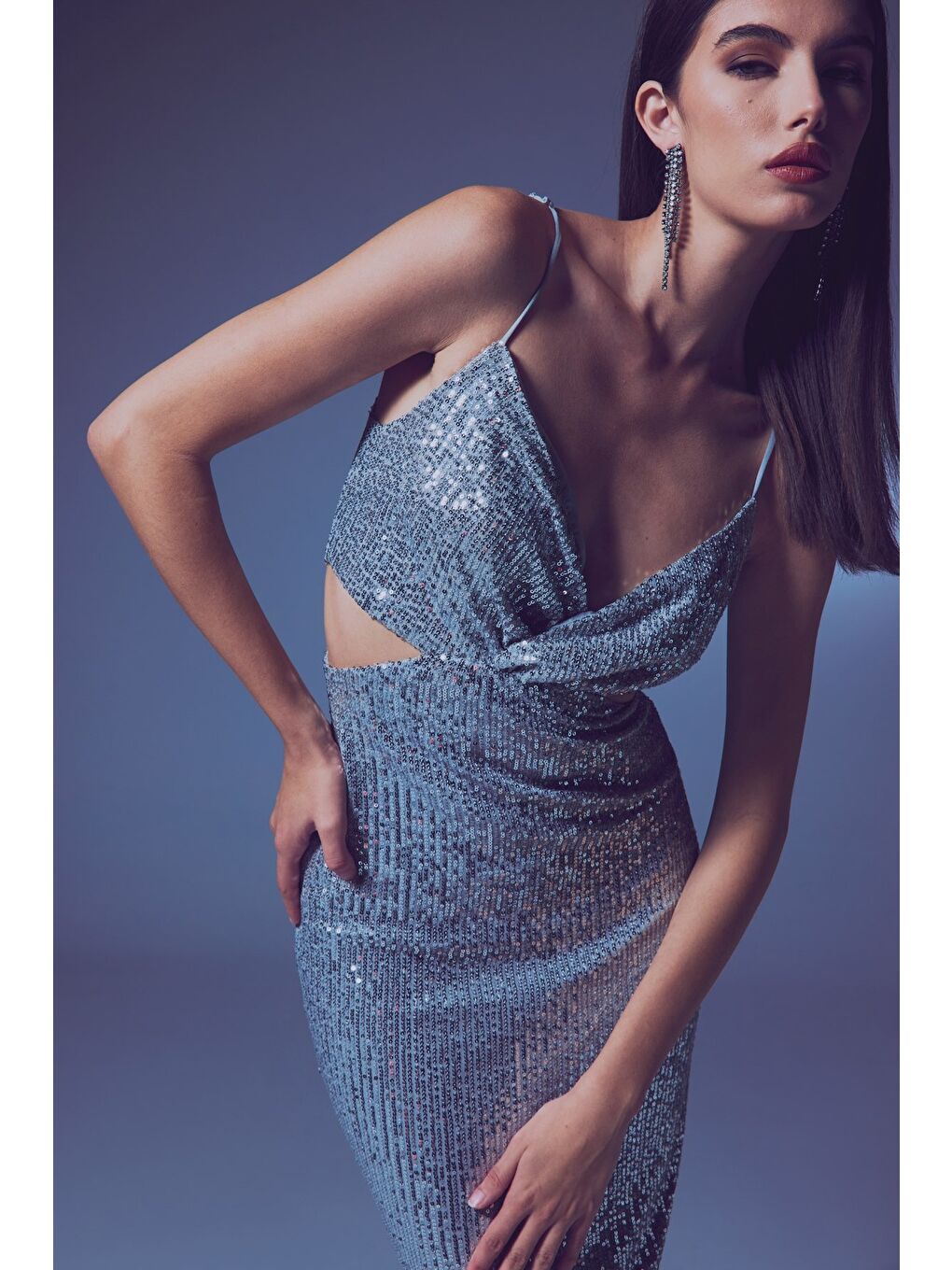Gri Dekolteli Payet Elbise - Gümüş-5