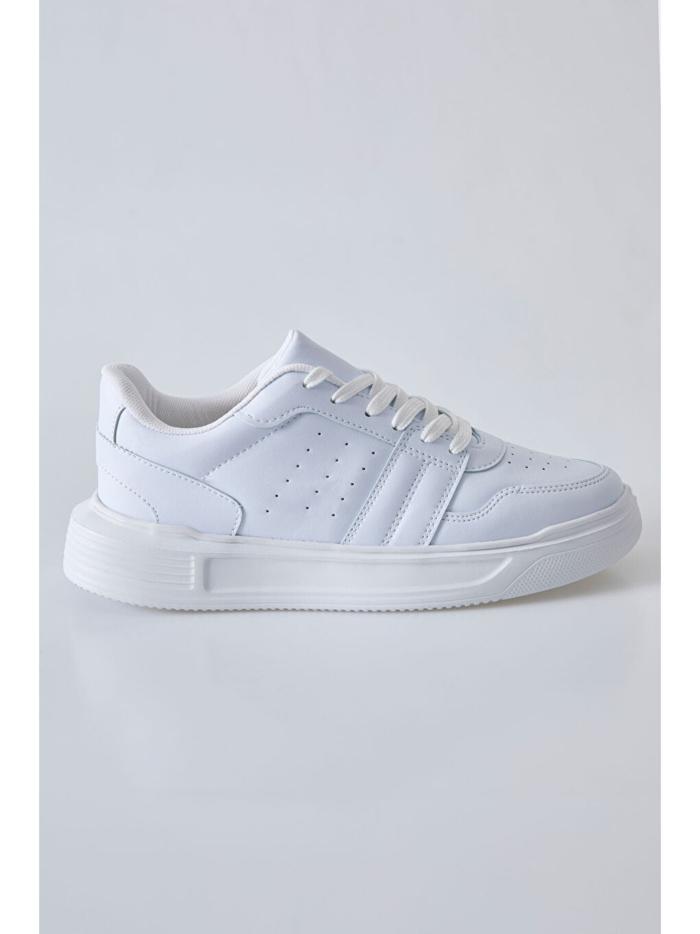 Beyaz Bağcıklı Delikli Suni Deri Erkek Spor Ayakkabı - 89125