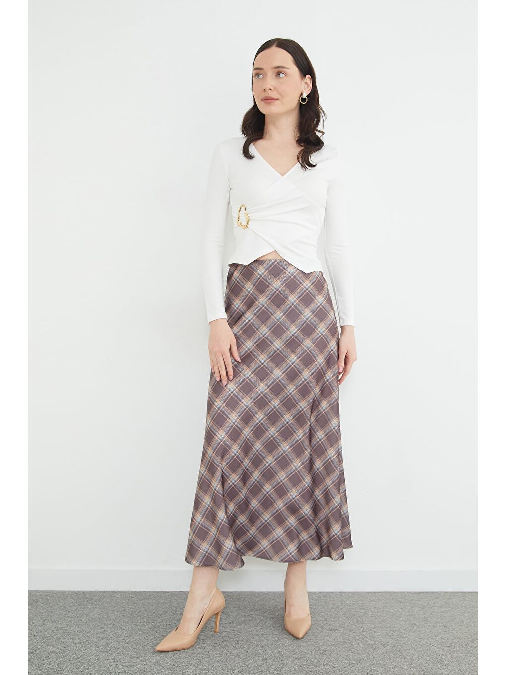 Bej Ekose Desenli Maxi Boy Saten Etek-1