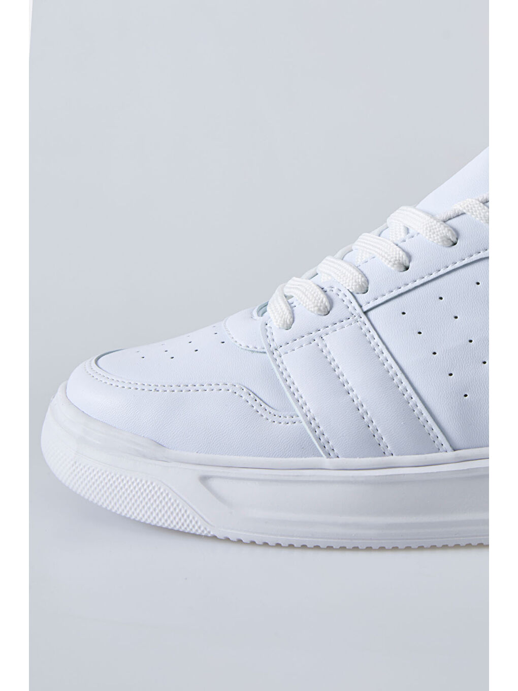 Beyaz Bağcıklı Delikli Suni Deri Erkek Spor Ayakkabı - 89125-3