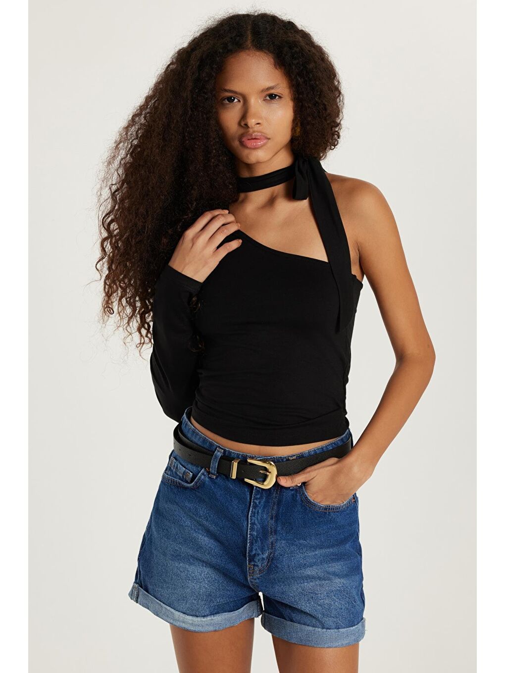 Kadın Standart Fit Fitilli Tek Kol Asimetrik Yaka Siyah Bluz-3