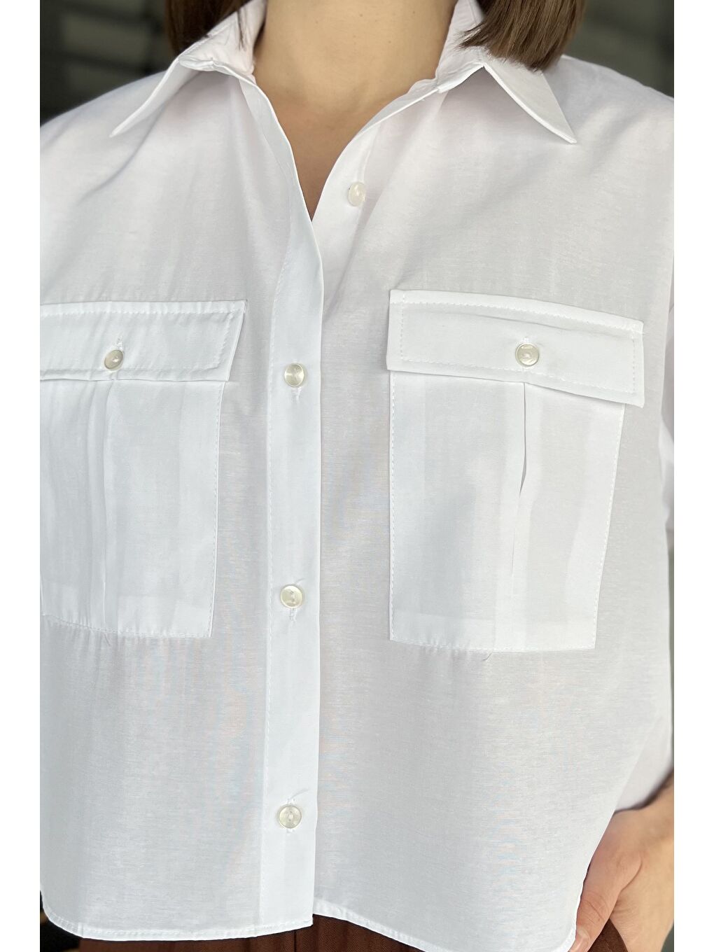 Beyaz Kadın Çift Cepli Kısa Kol Gömlek-2