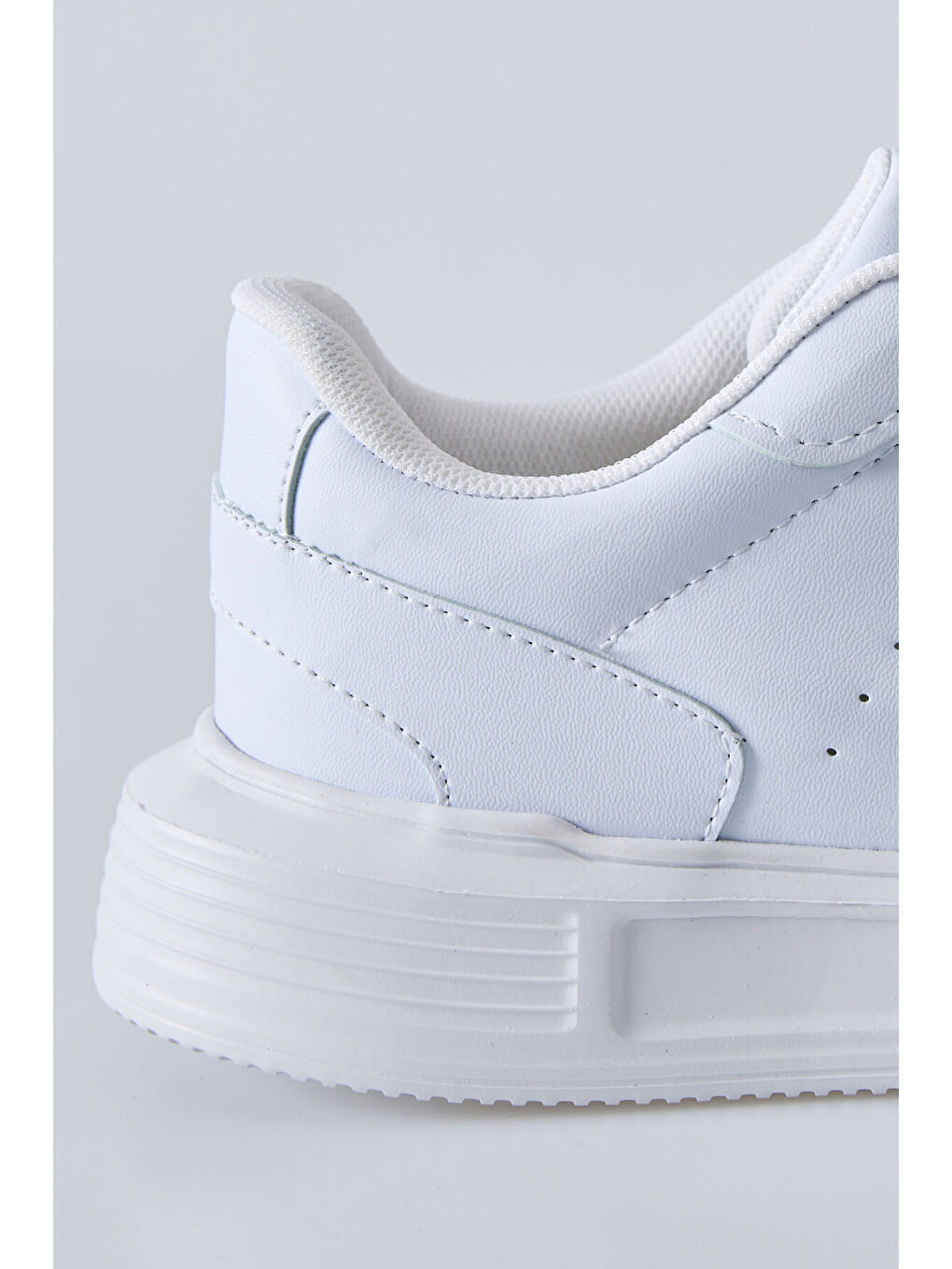 Beyaz Bağcıklı Delikli Suni Deri Erkek Spor Ayakkabı - 89125-4