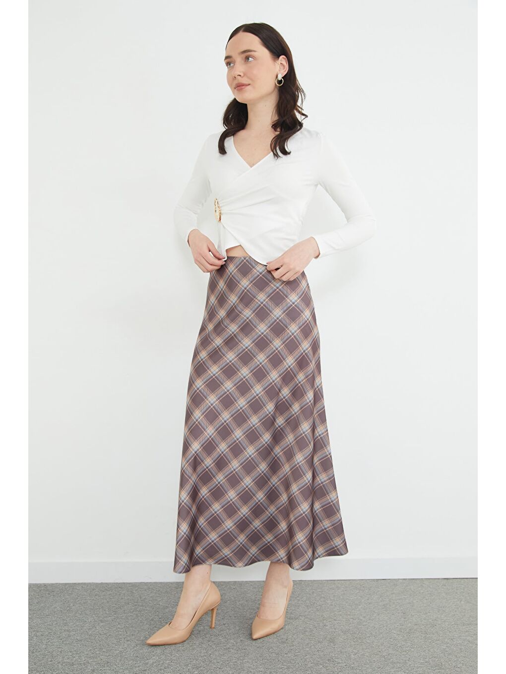 Bej Ekose Desenli Maxi Boy Saten Etek-3